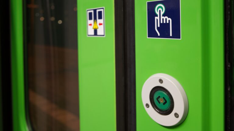 Grüne bringen automatische Türöffnung im ÖPNV voran